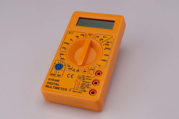 MULTÍMETRO DIGITAL DT-830B